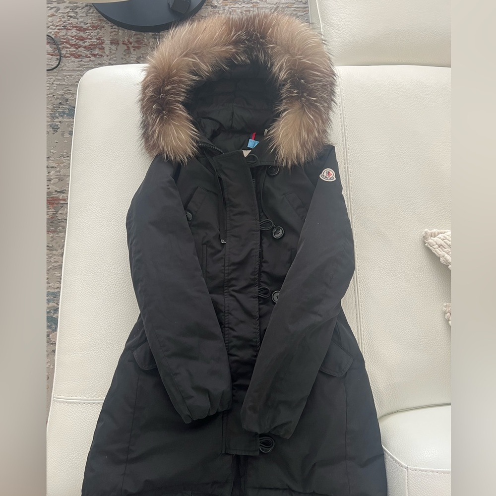 Women dawn Moncler parka jacket